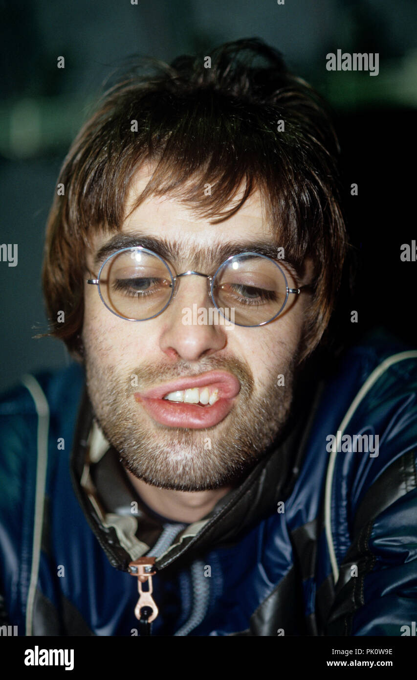 liam gallagher glasses 0037