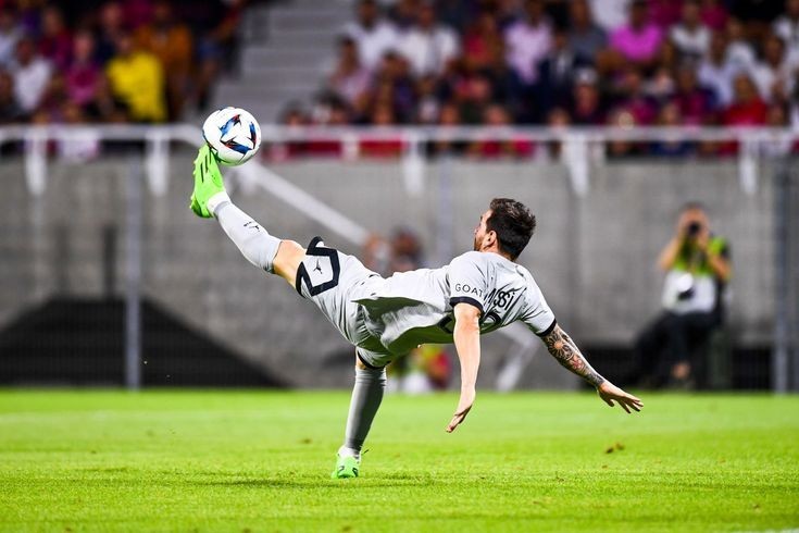 lionel messi bicycle kick