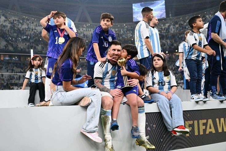 lionel messi eyes 0017