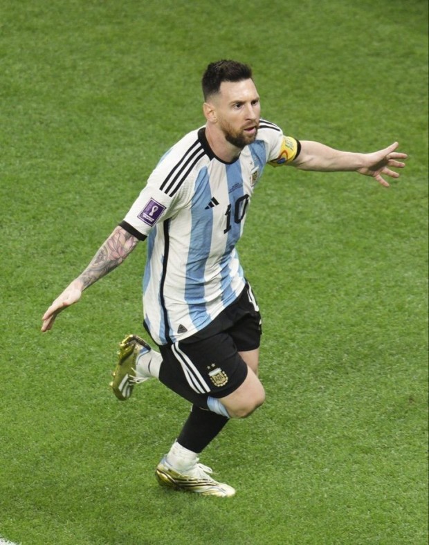 lionel messi eyes 0095