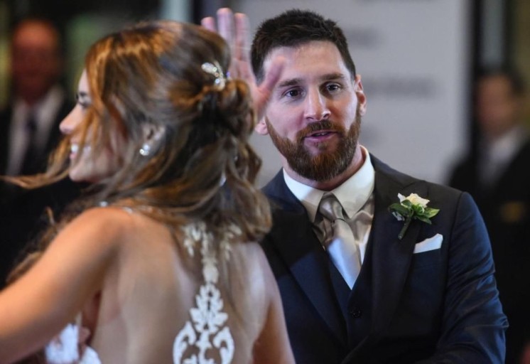 lionel messi in a suit 0032