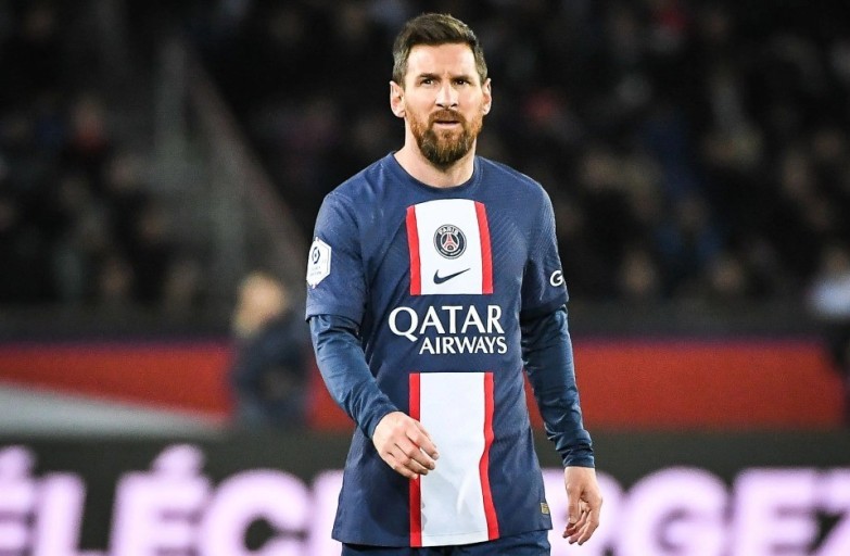 lionel messi in a suit 0053