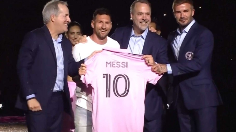 lionel messi in a suit 0056