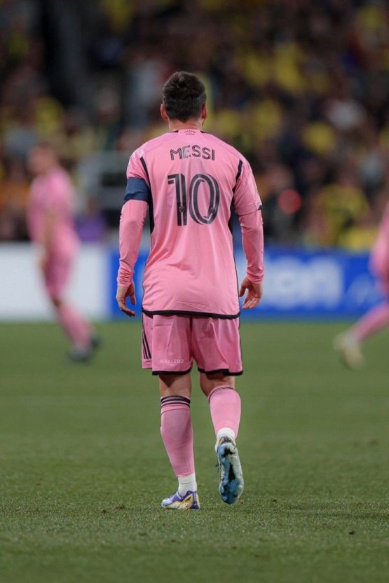 lionel messi in a suit 0077