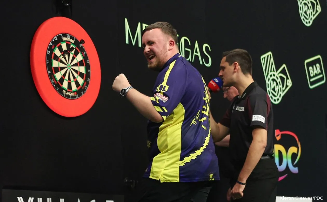 luke littler vs rob cross 0018