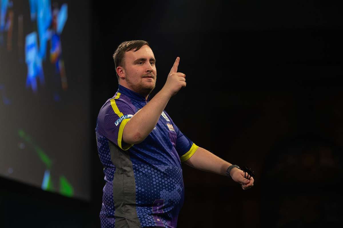 luke littler vs rob cross 0030