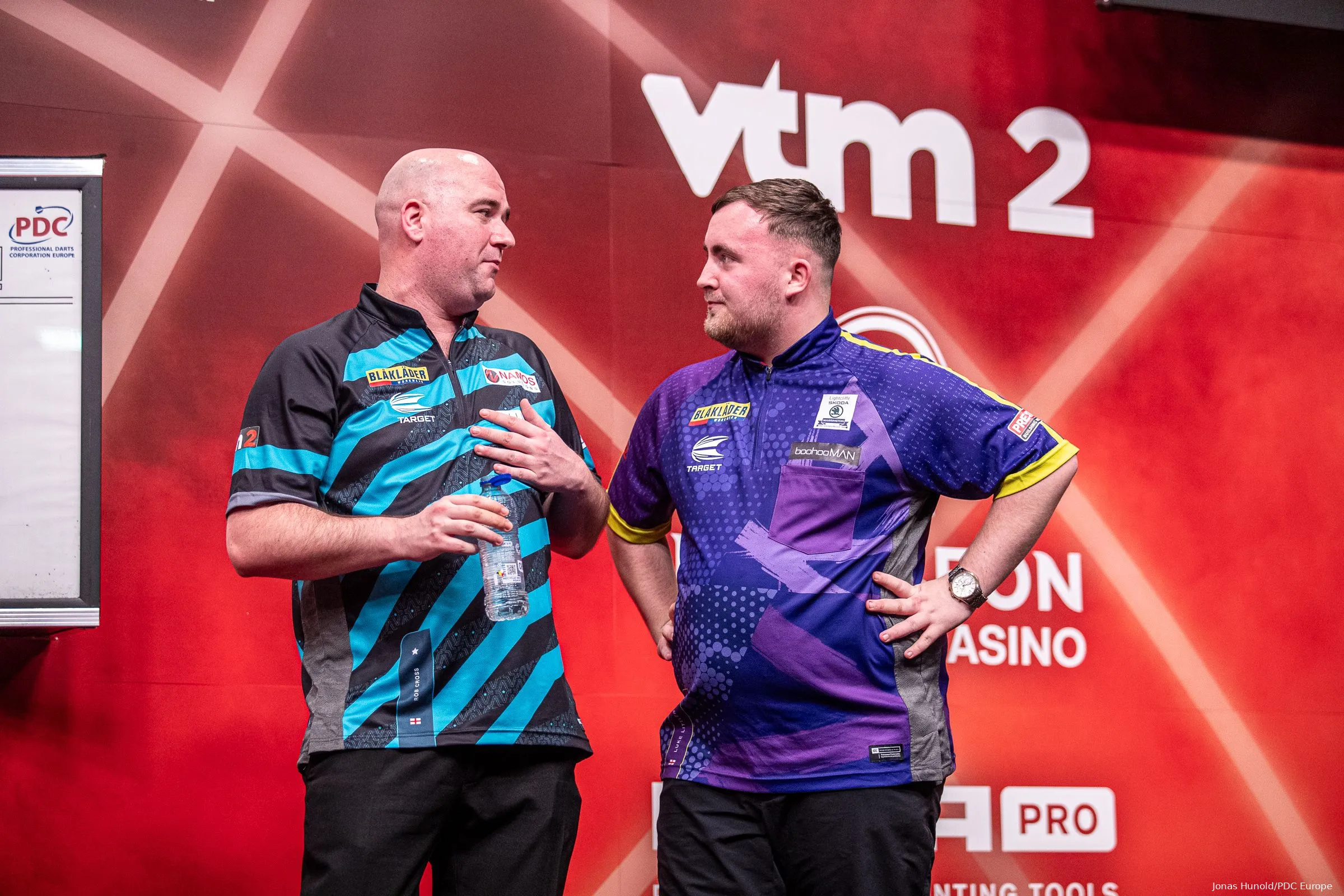 luke littler vs rob cross 0039