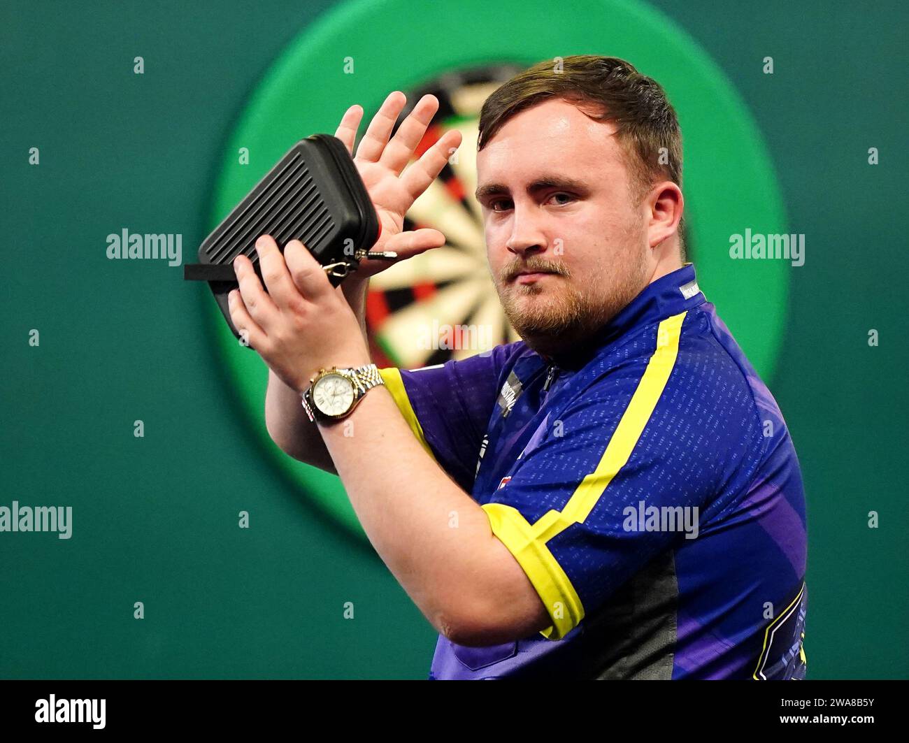 luke littler vs rob cross 0049