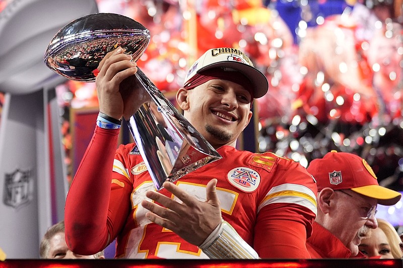 mahomes super bowl trophy