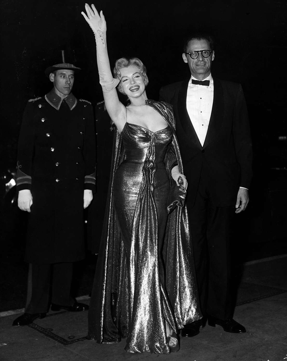 marilyn monroe black and white dress 0025