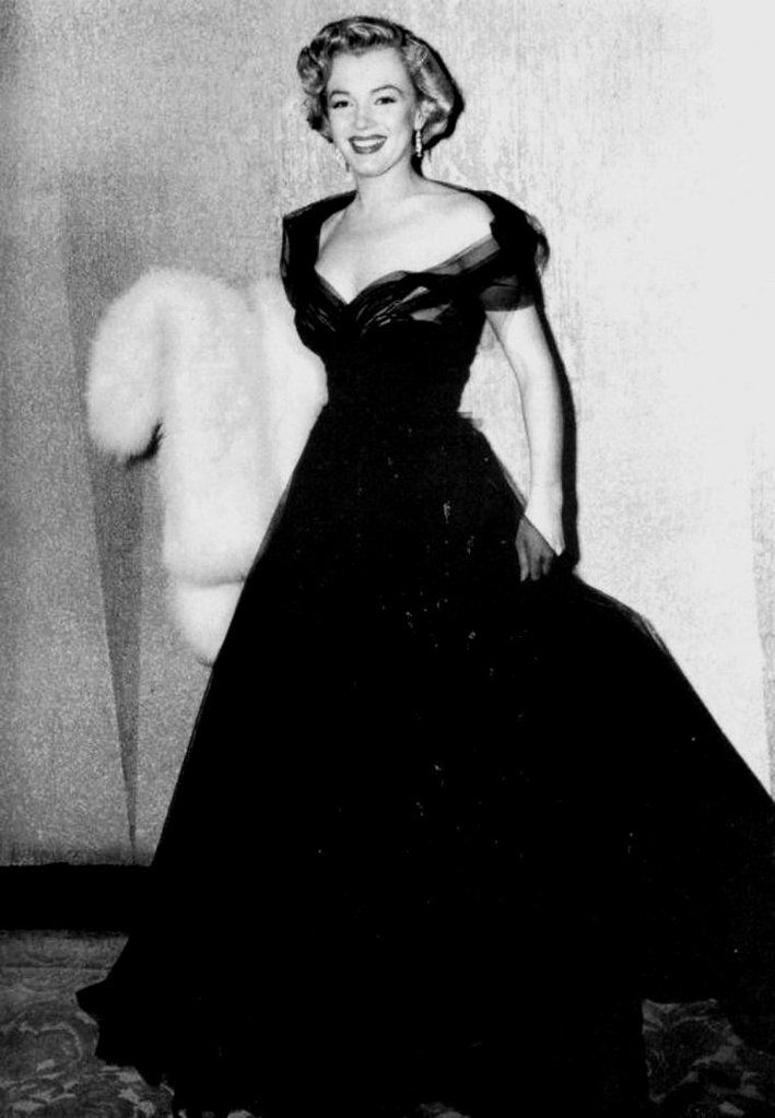 marilyn monroe black and white dress 0037