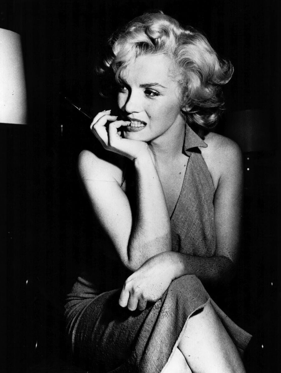 Marilyn Monroe hand jewelry