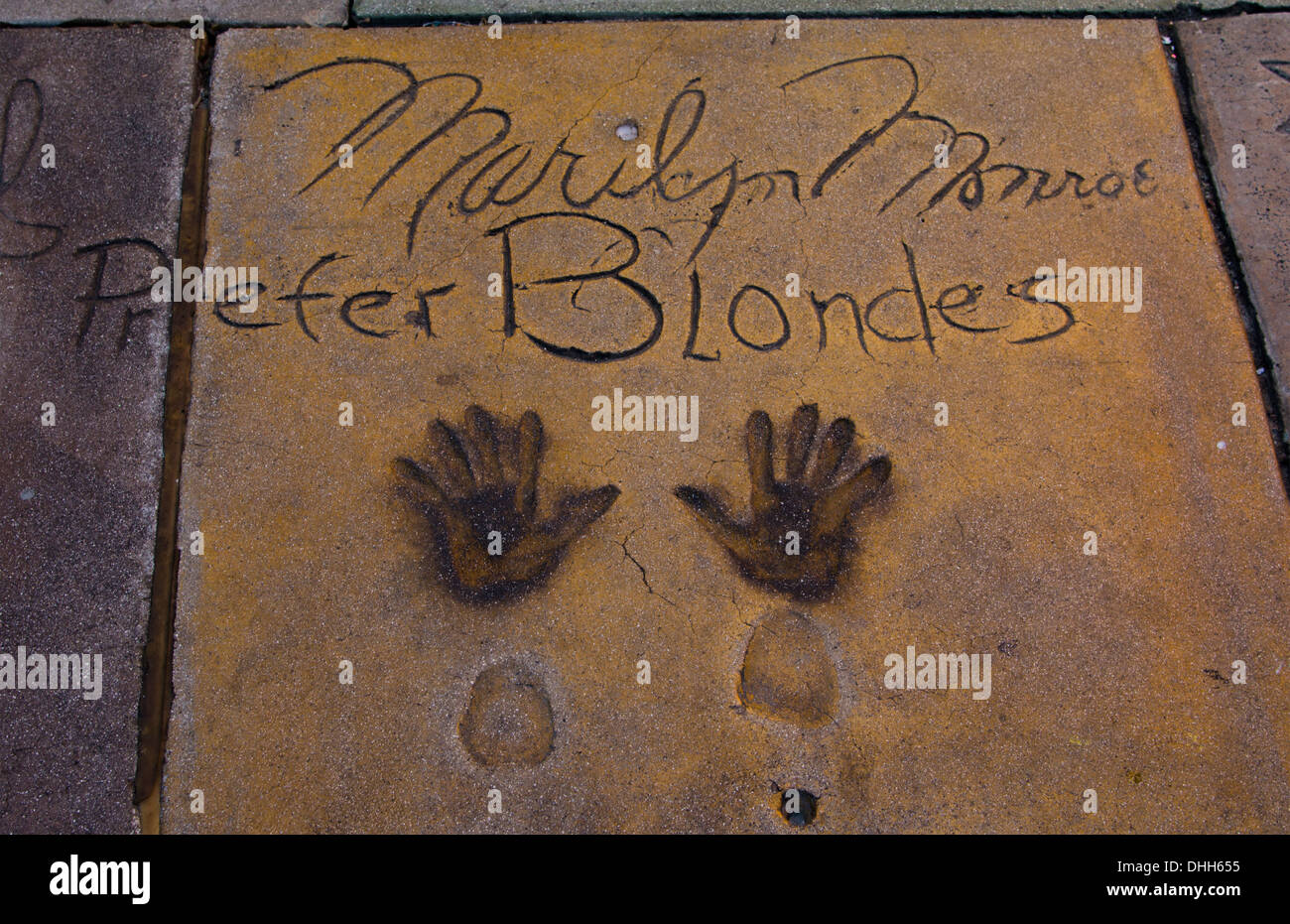 marilyn monroe hands 0012