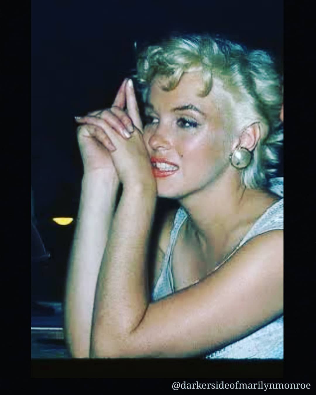 marilyn monroe hands 0013