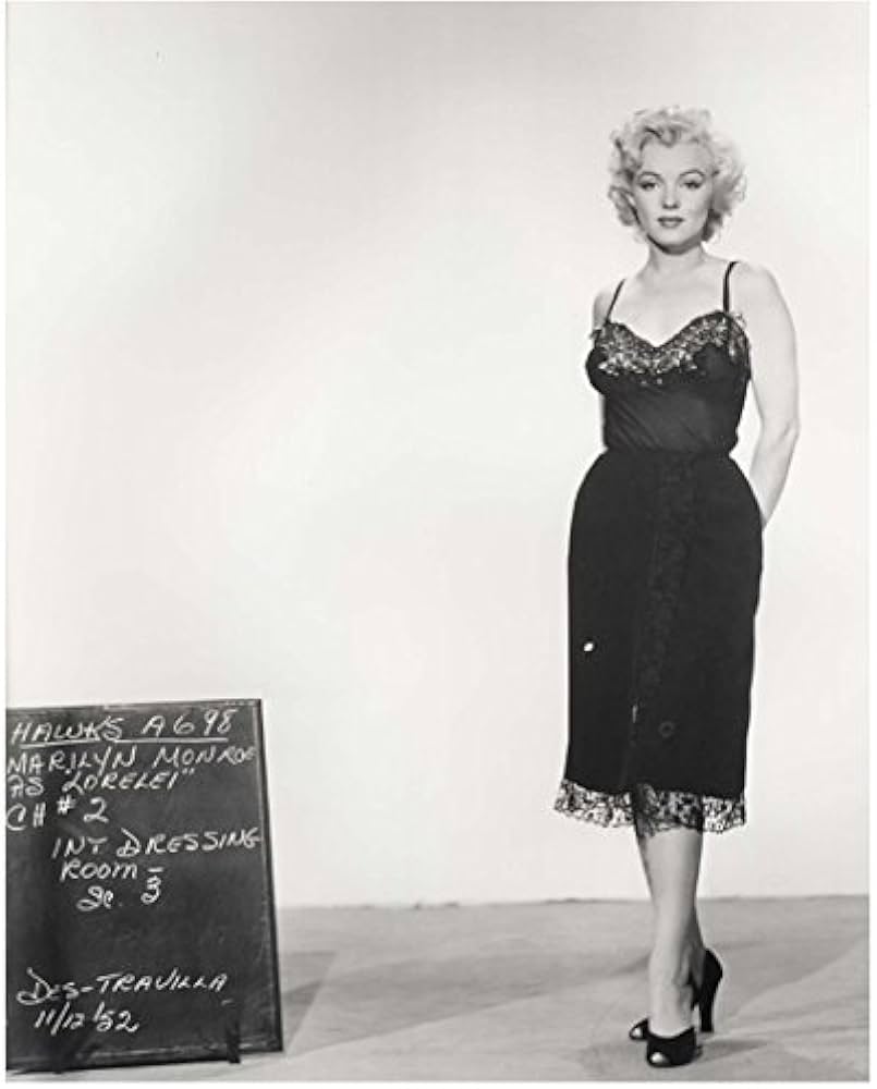 marilyn monroe hands 0019