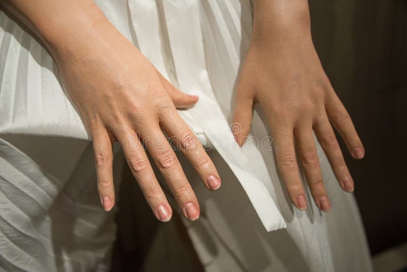 marilyn monroe hands 0020