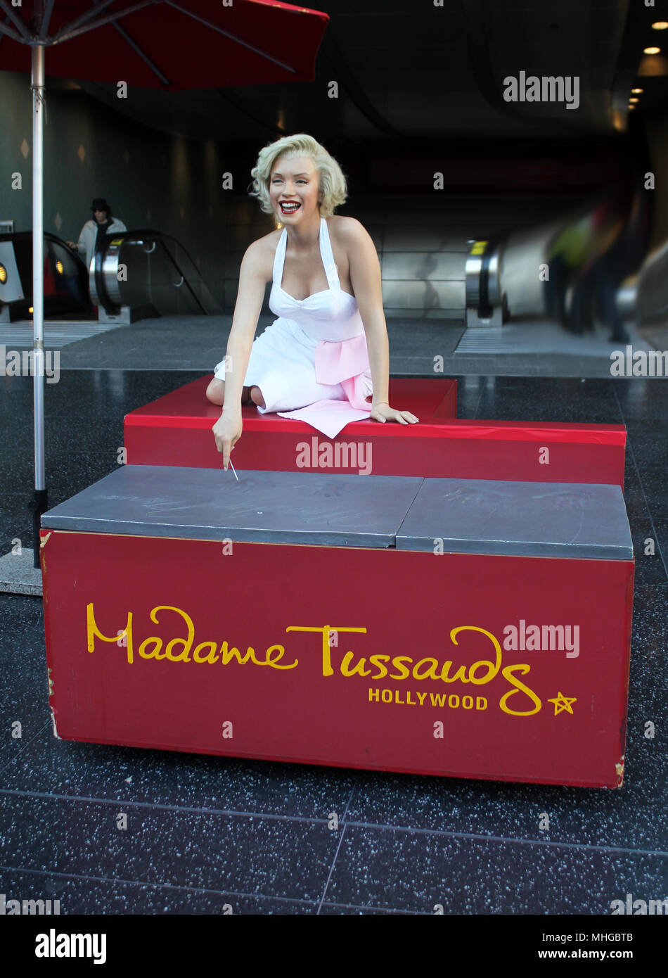 marilyn monroe hands 0033