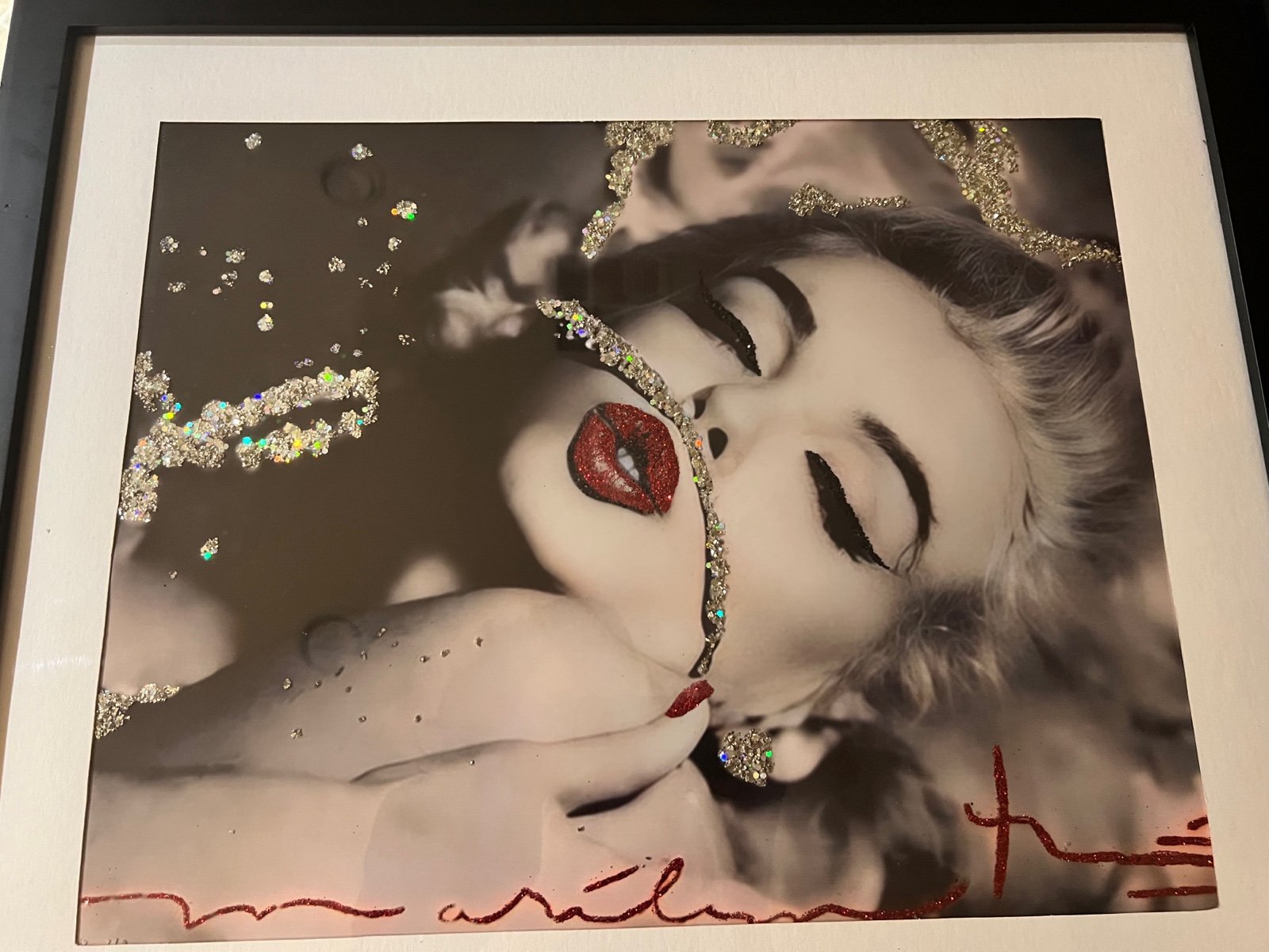 marilyn monroe hands 0035