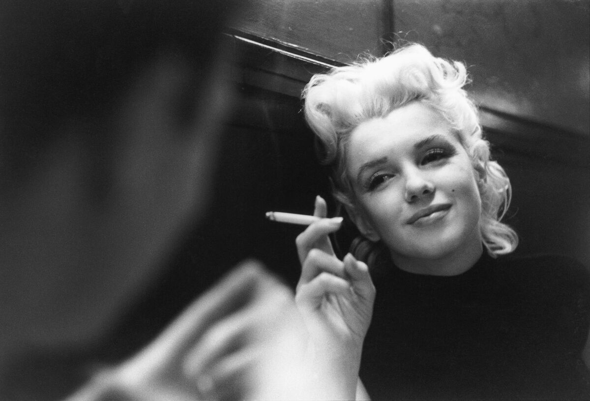 marilyn monroe hands 0036