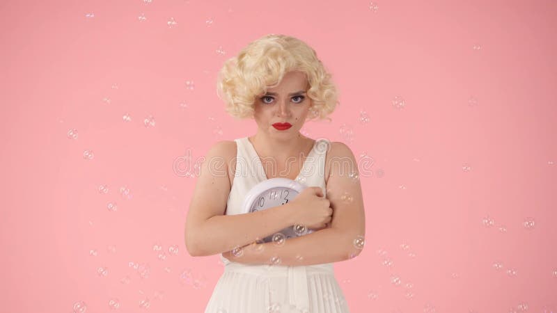 marilyn monroe hands 0040