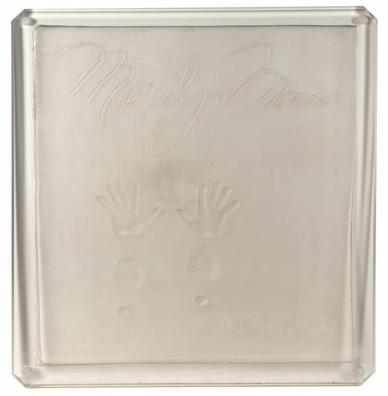 marilyn monroe hands 0045