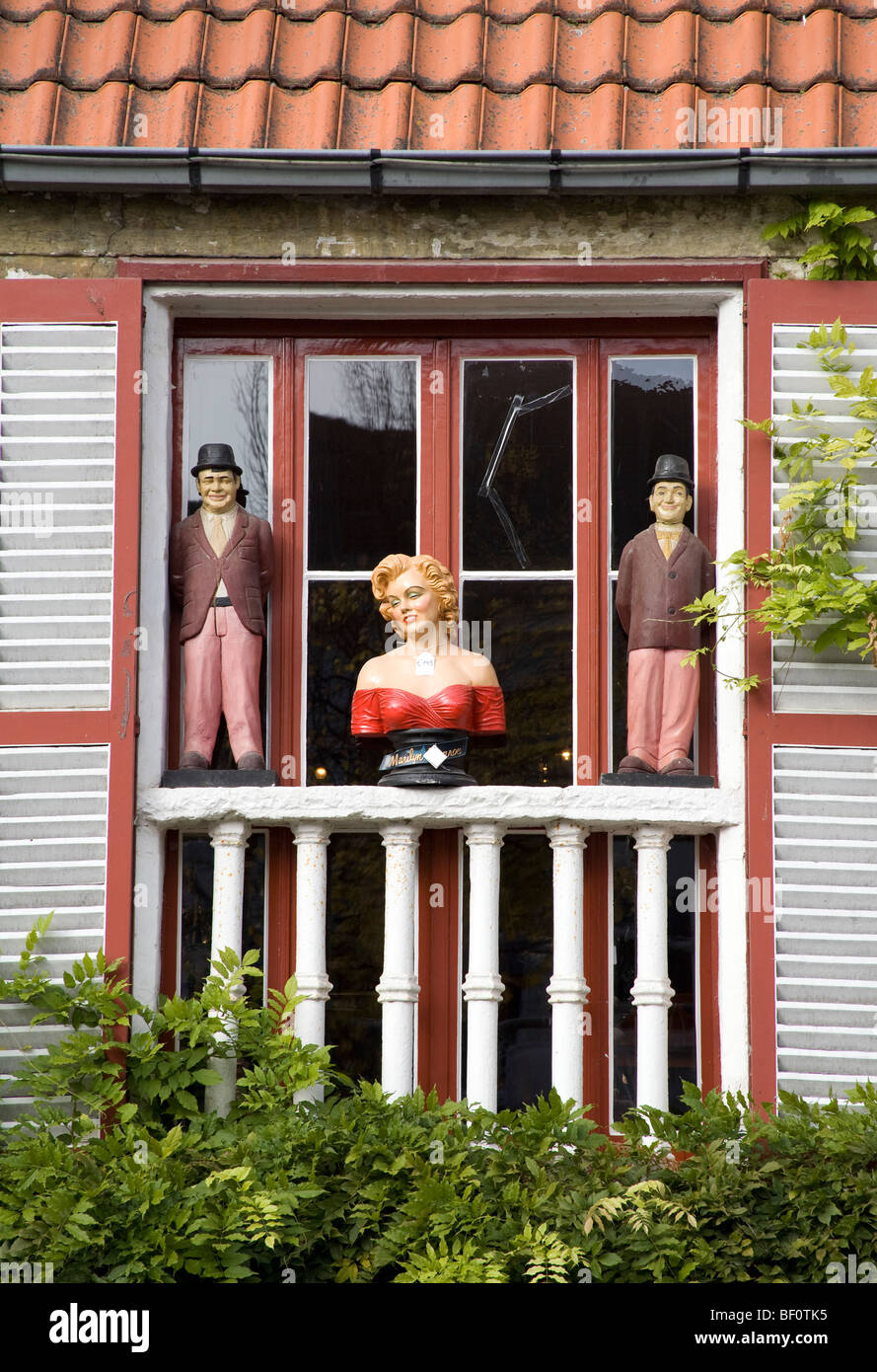 Marilyn Monroe window symbolism