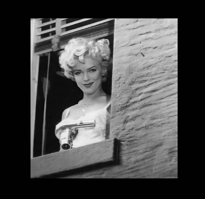 marilyn monroe window 0013