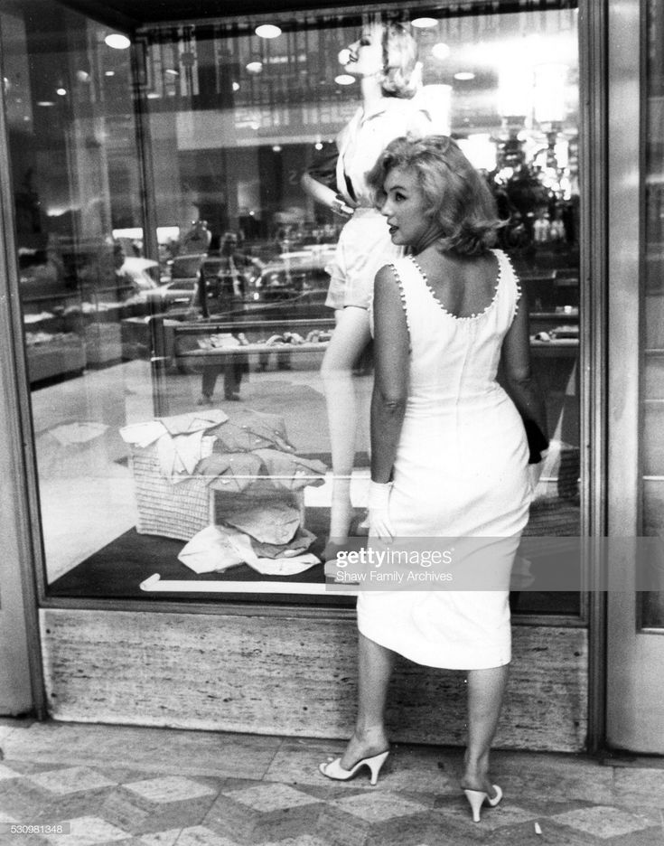 marilyn monroe window 0016