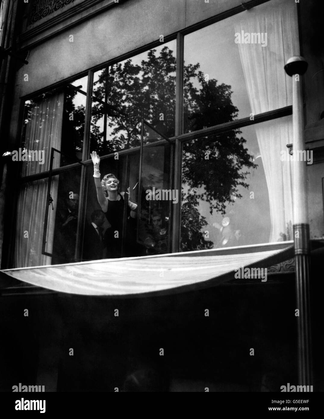 marilyn monroe window 0026