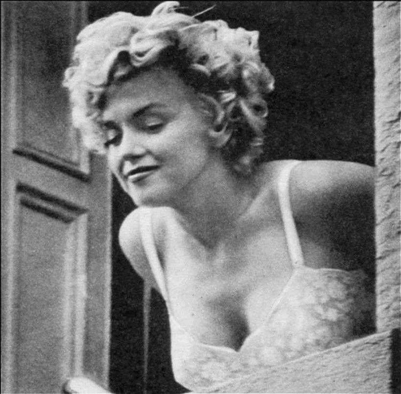marilyn monroe window 0047