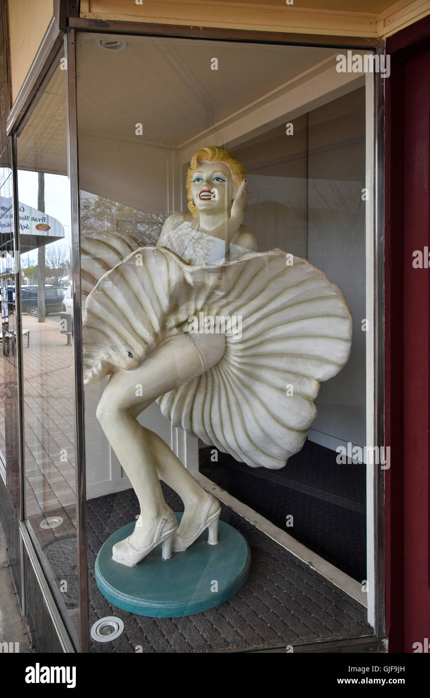 marilyn monroe window 0048