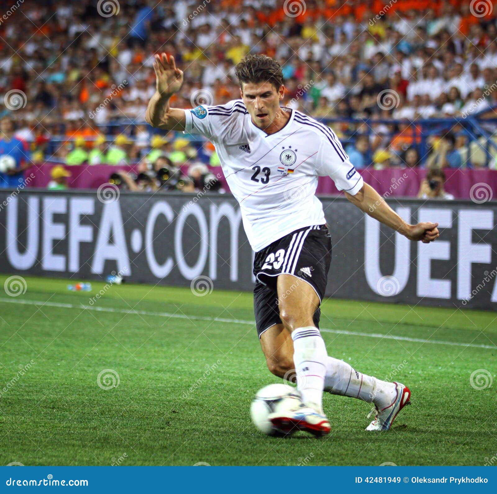 mario gomez number 0022