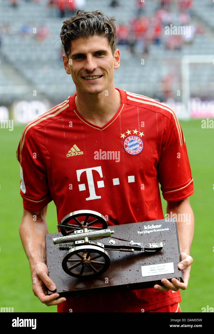 mario gomez number 0076