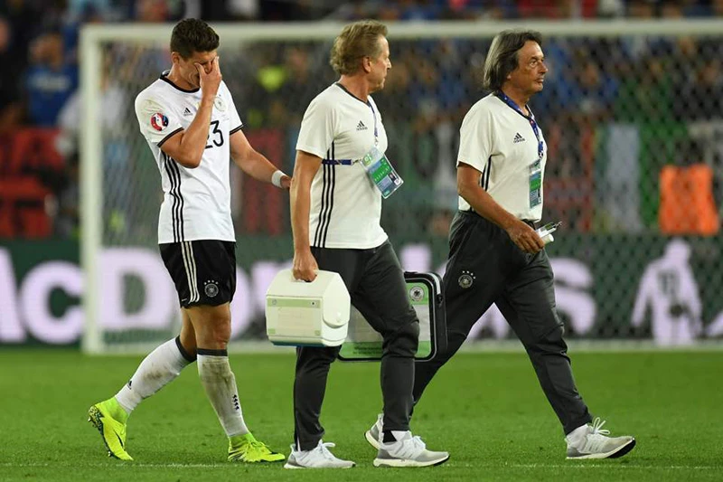 mario gomez number 0082