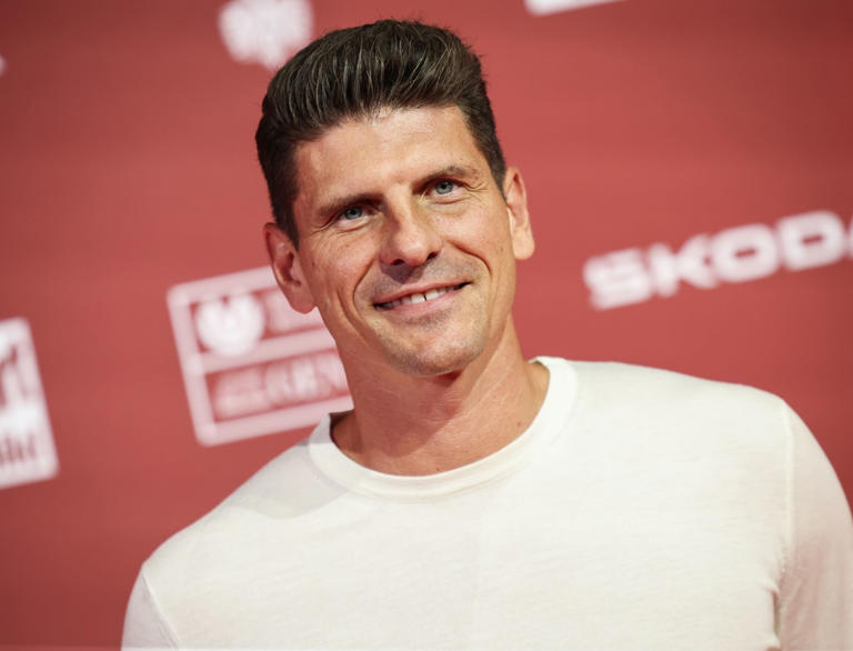 mario gomez number 0090