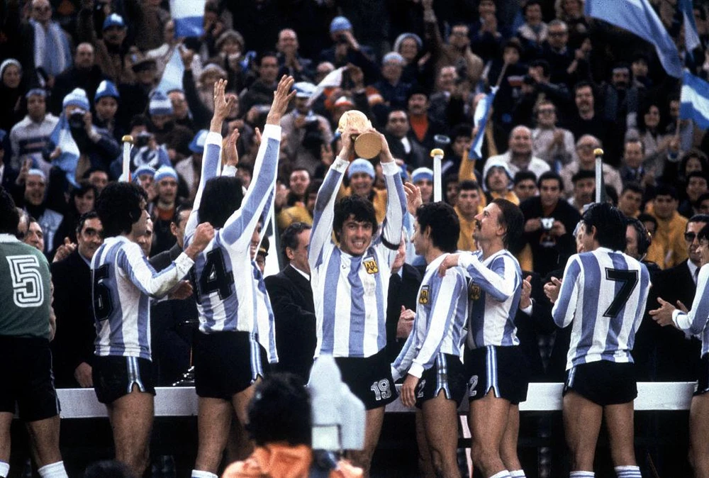 mario kempes 1978 0021