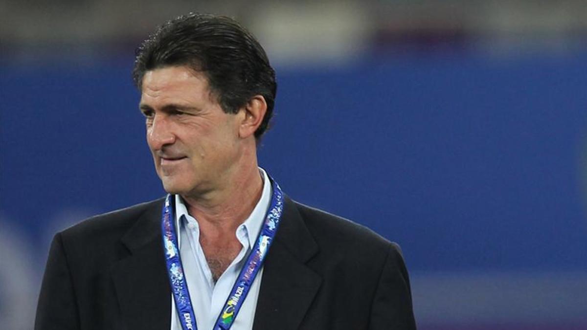 Mario Kempes biography