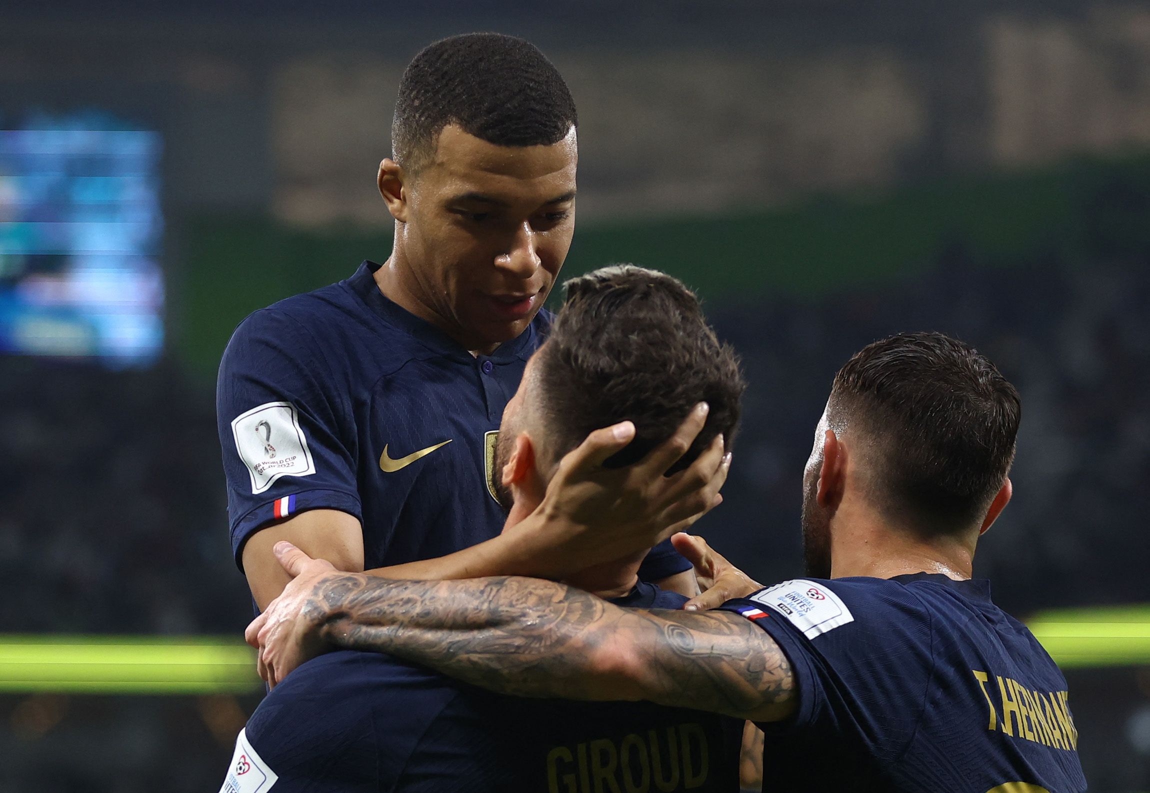 mbappe and giroud photo 0018