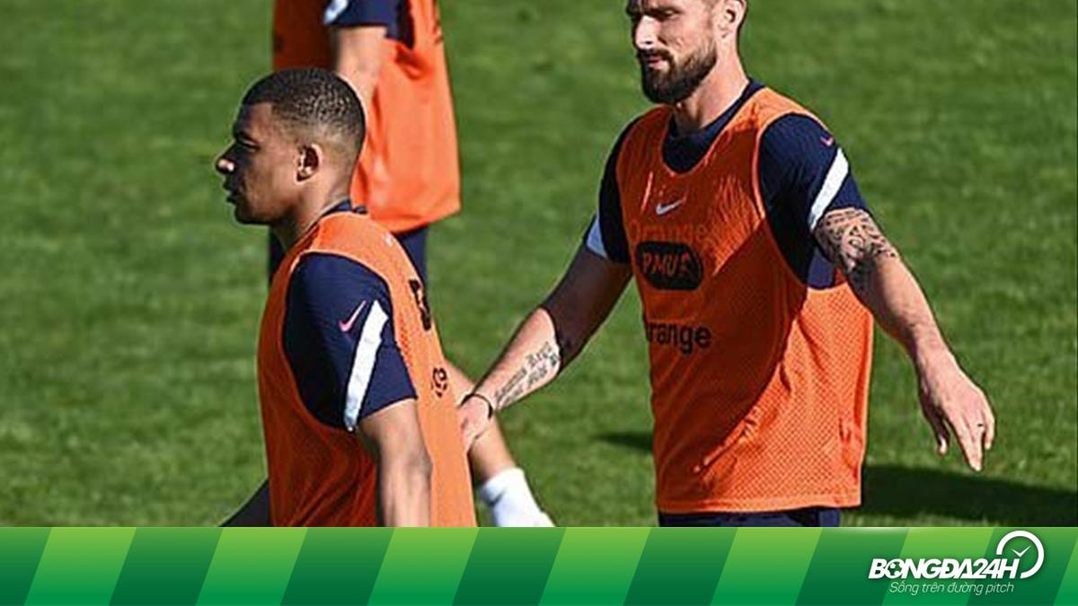 mbappe and giroud photo 0040