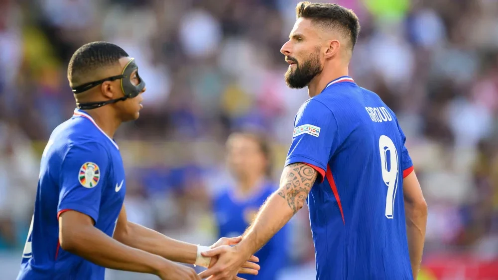 mbappe and giroud photo 0042