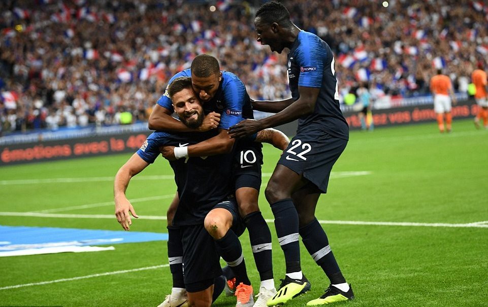 mbappe and giroud photo 0043