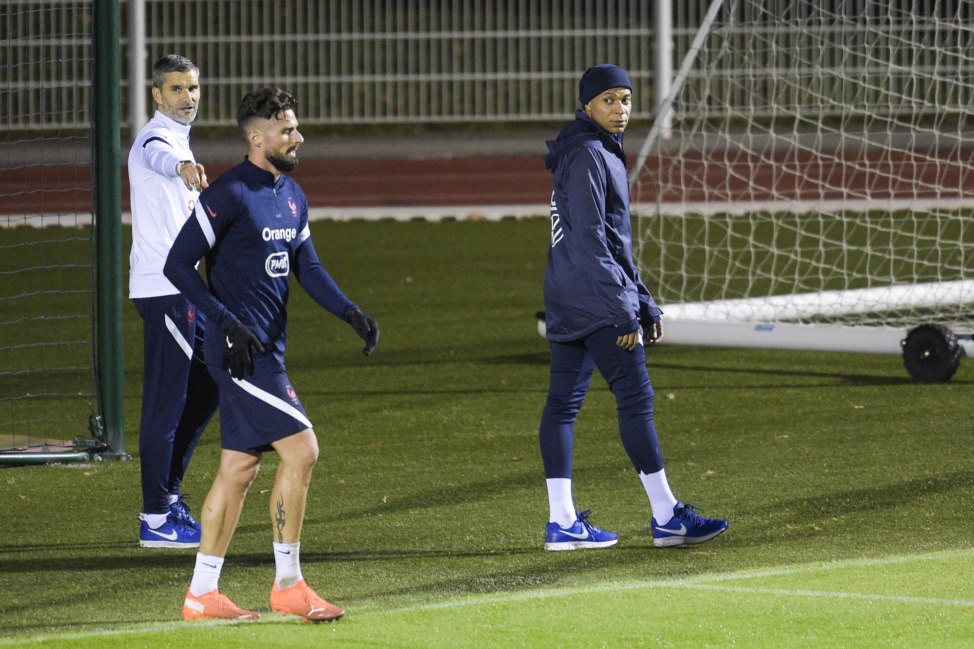 mbappe and giroud photo 0044