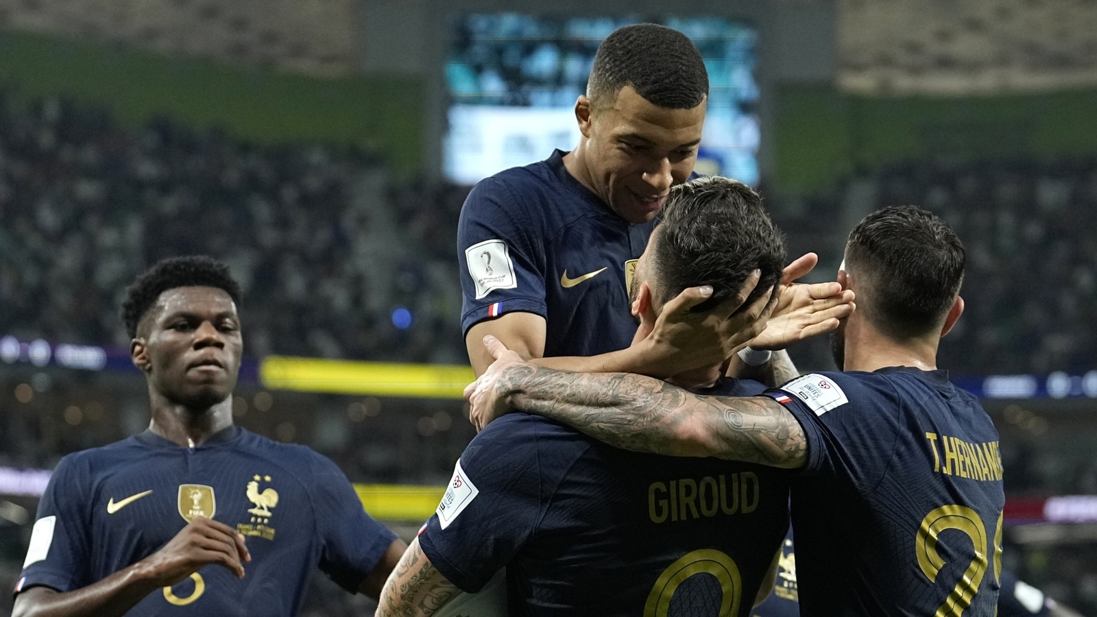 mbappe and giroud photo 0047