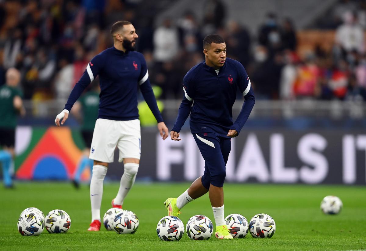 mbappe and giroud photo 0072