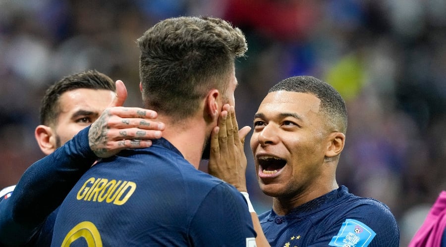 mbappe and giroud photo 0076