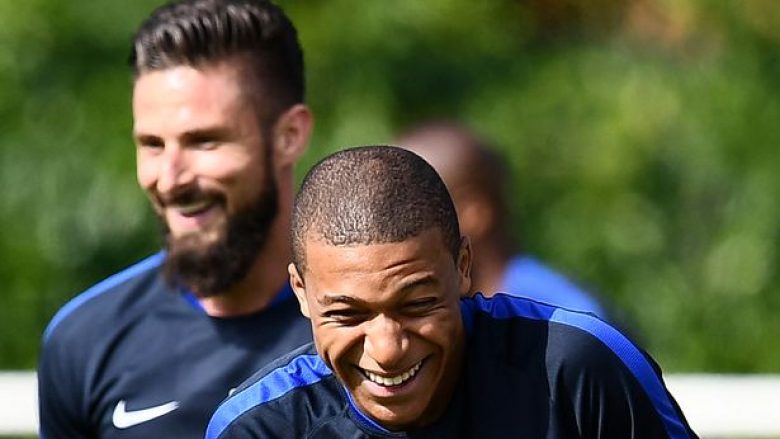 mbappe and giroud photo 0093