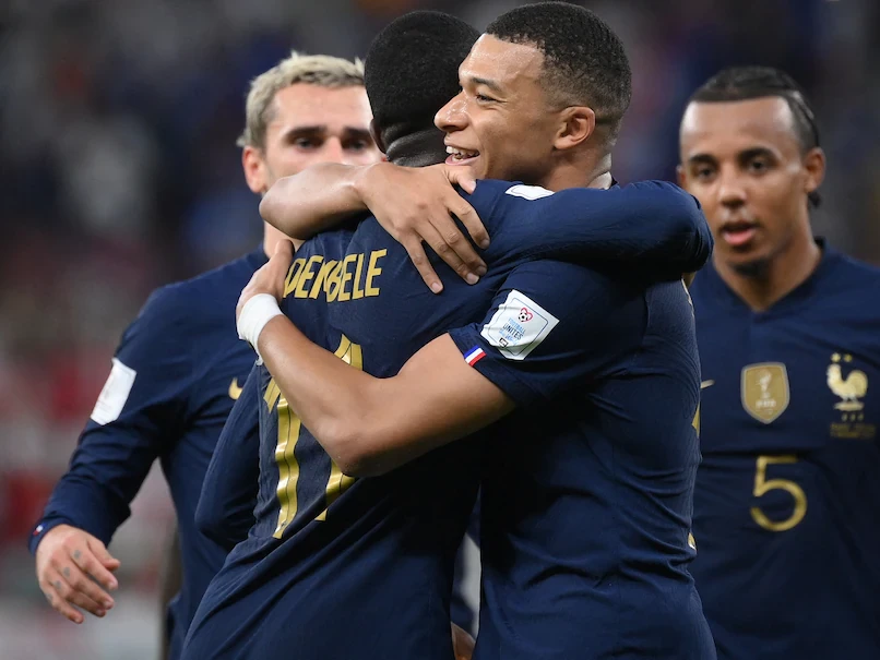 mbappe and giroud photo 0094