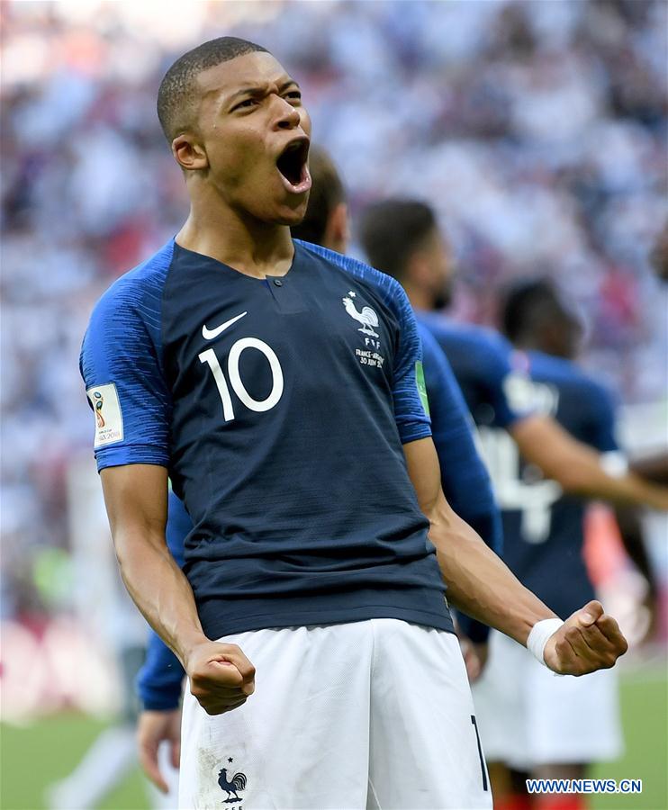 mbappe celebrating 0011