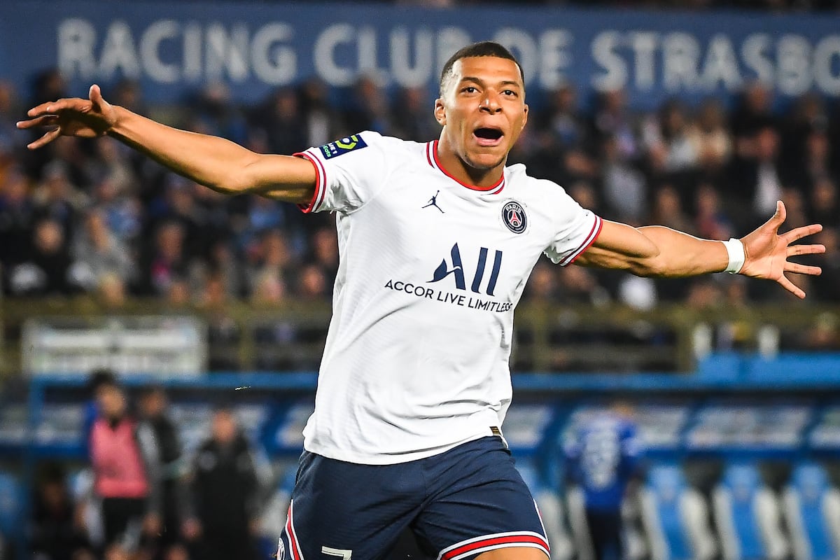 mbappe celebrating 0035