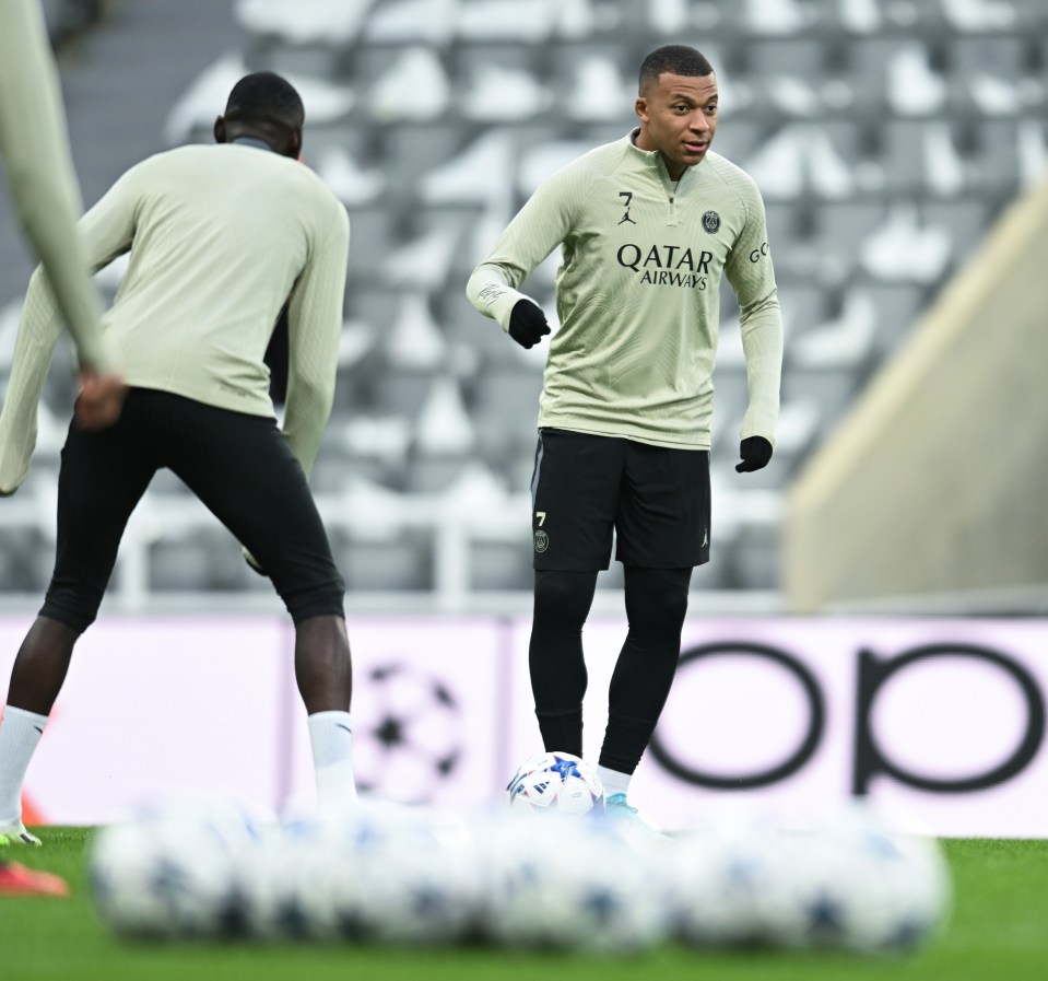 mbappe cold photos 0037